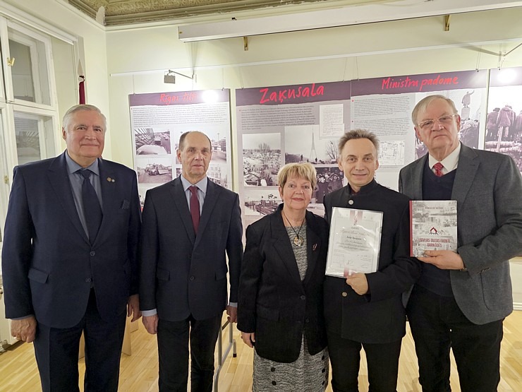 1991.gada barikāžu muzejā notiek Pateicības raksta apbalvošanas pasākums 384154