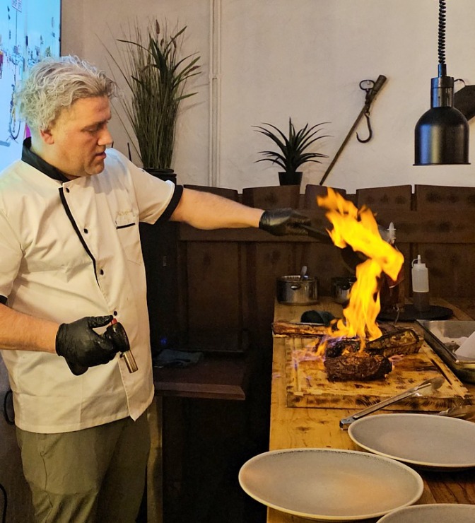 Rīgā izbaudām 5 kārtu vakariņas un prāta spēli «Lamberta Grill Show» restorānā 384523
