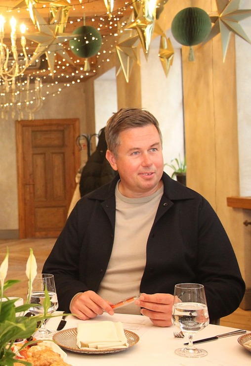 «GADA CILVĒKS TŪRISMĀ 2025» žūrija pulcējas uz sēdi Vecrīgas restorānā «Kaļķu vārti» 384979