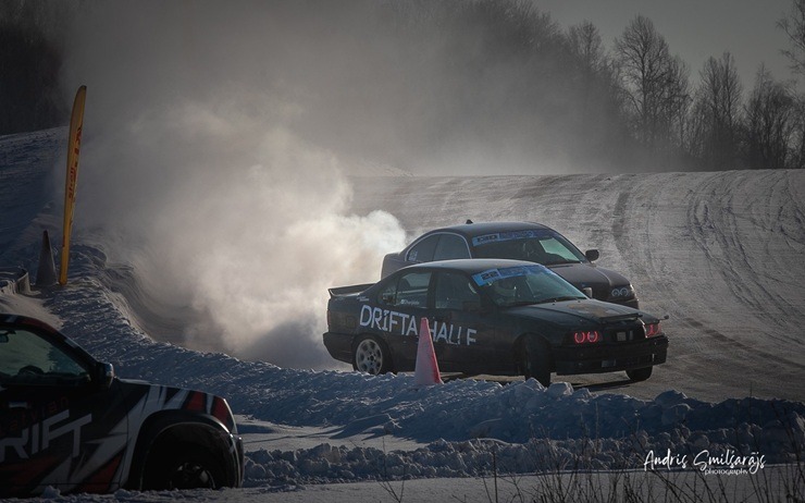 Bauskā, pirmajā ziemas drifta posmā dubultuzvaru izcīna PRO drifta izbijušais čempions Jānis Eglīte 385087