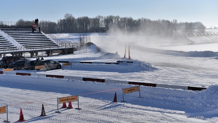 Bauskā, pirmajā ziemas drifta posmā dubultuzvaru izcīna PRO drifta izbijušais čempions Jānis Eglīte 385076