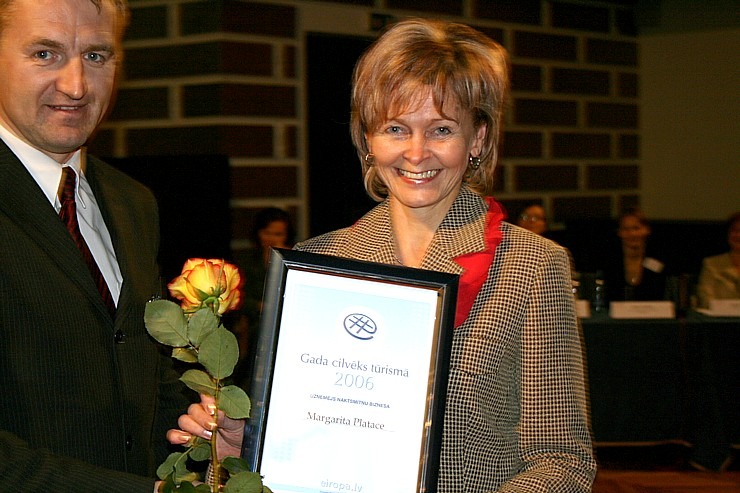 Tiek sveikti «GADA CILVĒKS TŪRISMĀ 2006» laureāti 385157