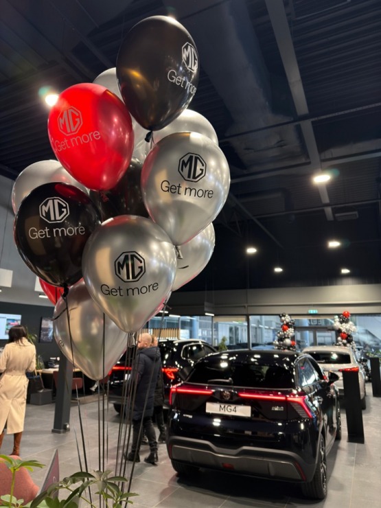 Atvērts pirmais MG autosalons Latvijā 385197