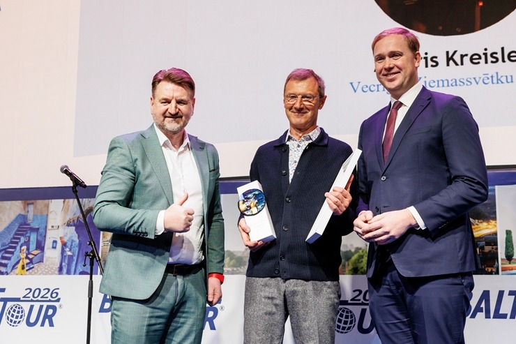 «GADA CILVĒKS TŪRISMĀ 2025» laureāti tiek godināti uz «Balttour 2026» skatuves. Foto: Andrejs Terentjevs, BT1 385668