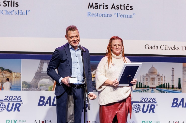 «GADA CILVĒKS TŪRISMĀ 2025» laureāti tiek godināti uz «Balttour 2026» skatuves. Foto: Andrejs Terentjevs, BT1 385657