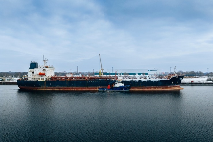 Šogad Rīgas jūras līcī uz pilnu jaudu strādā ledlauzis «Varma», atbrīvojot ceļu citiem kuģiem. Foto: Rop.lv 386447