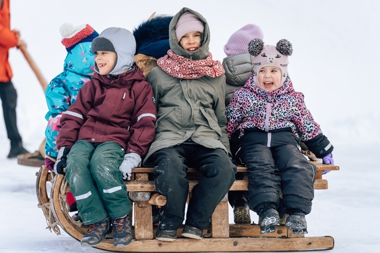 Meteņdienas svinībās tiek jautri atzīmētas Turaidas muzejrezervātā. Foto: Edgars Semanis 386484