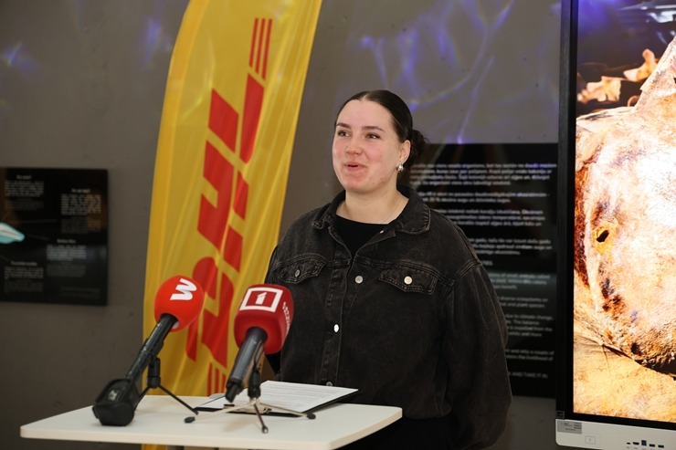Rīgas Nacionālajā zooloģiskajā dārzā notiek kuprvaļa skeleta ekspozīcijas atklāšana 386619