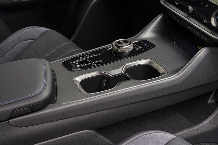 Salonos ir ieradies jaunais pilnībā elektriskais «Lexus RZ» 386848