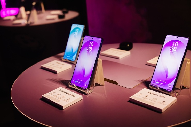 «Samsung» piesaka divus jaunumus ceļotājiem - Galaxy Buds4 sēriju un Galaxy S26 sēriju. Foto: Ka.lv 387229
