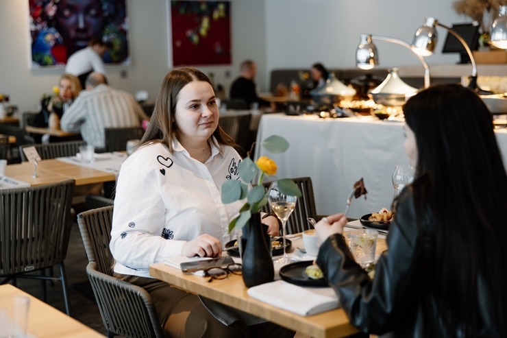 Daži fotomirkļi no Jūrmalas restorāna «36.line Grill Restaurant» jaunā koncepta «After-work brunch» ēdienkartes. Foto:  Inga Bitere 387562
