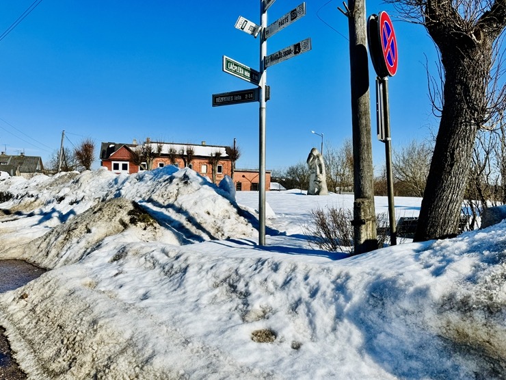 Sniegiem bagātā Dagda Krāslavas novadā atvadās no ziemas. Foto: Sintija Maļkeviča 387602