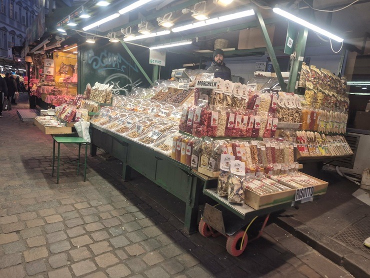 Travelnews.lv izbauda amatnieku tirdziņu un vakara pastaigu Ziemeļitālijas pilsētā Bolcano 387924