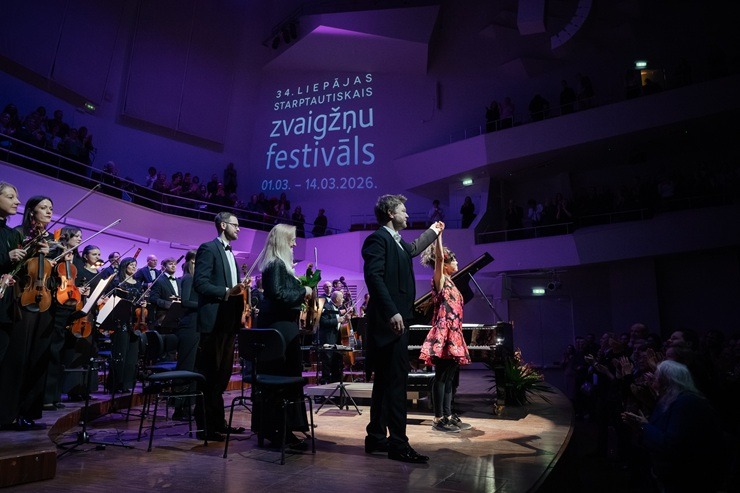 Japāņu džeza fenomens Hiromi kopā ar Liepājas Simfonisko orķestri un diriģentu Gunti Kuzmu rada muzikālu sprādzienu 387964