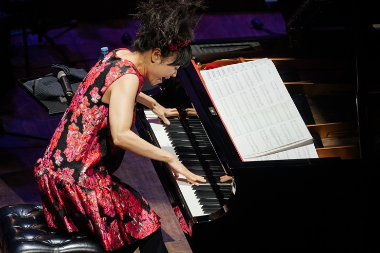 Japāņu džeza fenomens Hiromi kopā ar Liepājas Simfonisko orķestri un diriģentu Gunti Kuzmu rada muzikālu sprādzienu 387955