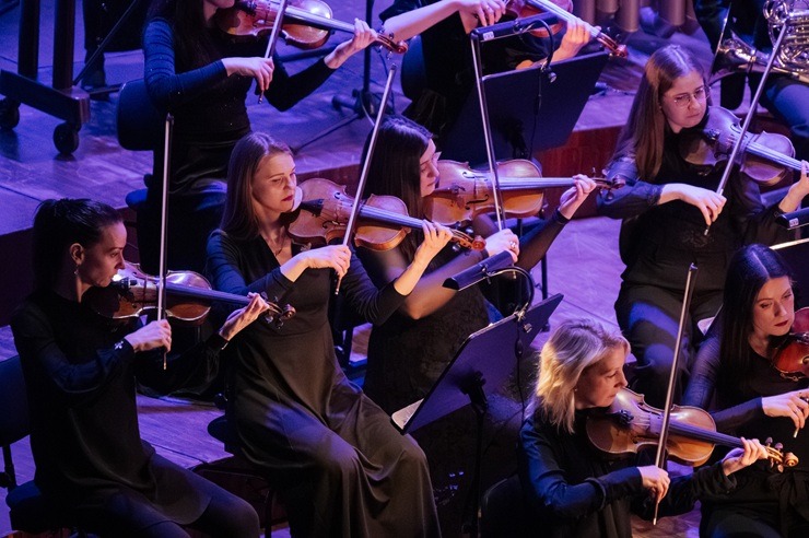 Japāņu džeza fenomens Hiromi kopā ar Liepājas Simfonisko orķestri un diriģentu Gunti Kuzmu rada muzikālu sprādzienu 387956