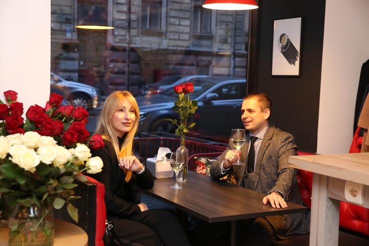Rīgas kafejnīca «Innocent» atzīmē jaunās sezonas atklāšanu. Foto: Kristina Dovbisa / Aivars Mackevičs 388098