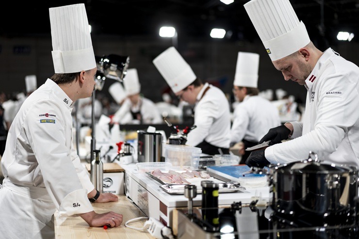 Latvijas pavāri ar godu nes Latvijas vārdu pasaulē, piedaloties prestižajā «Bocuse d’Or» konkursā 388449