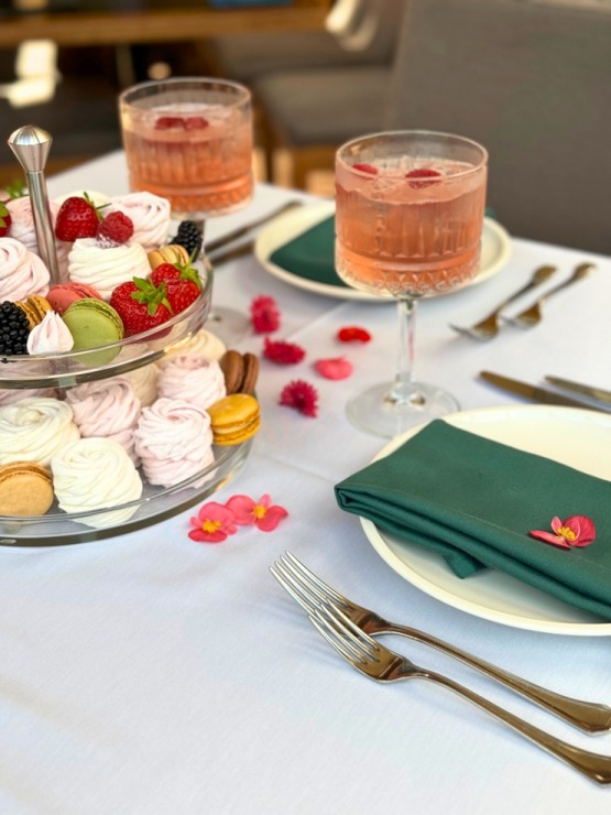 Viesnīca «Radisson Blu Rīdzene» aicina svinētājus uz restorānu «Piramīda» 389094