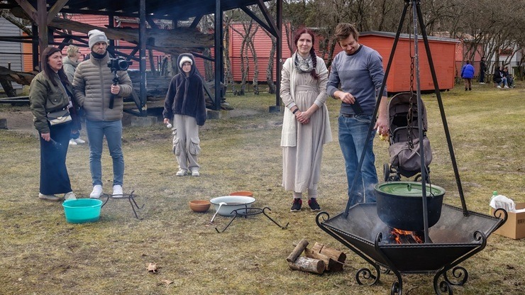Jestri aizvada Lieldienas Piejūras brīvdabas muzejā Ventspilī 389305