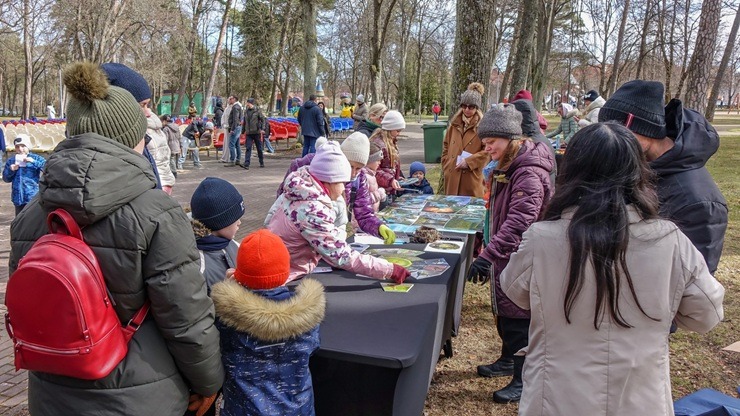 Putnu būrīšu talka Ventspils Bērnu pilsētiņā 389320