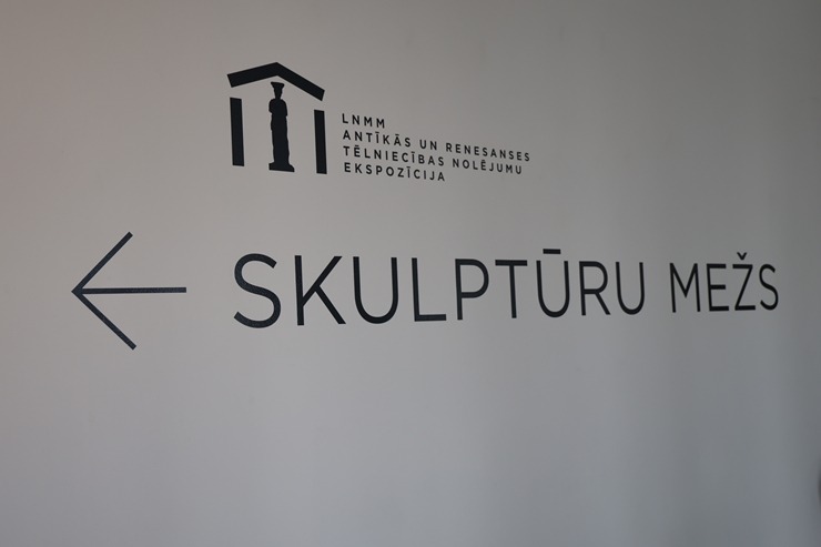 Iepazīstam «Skulptūru mežs» Muzeju krātuvē kopā ar Latvijas Tūrisma Aģentu un Operatoru Asociāciju 389393