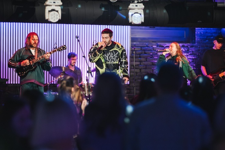 Gada hip-hop mākslinieks Fiņķis plosās Liepājas naktsklubā 390274