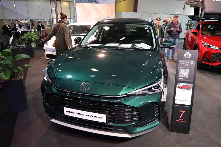 Ķīpsalā pulcējas auto fani uz starptautisko autoindustrijas izstādi 2026 390446