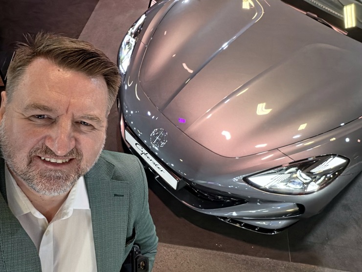 Ķīpsalā pulcējas auto fani uz starptautisko autoindustrijas izstādi 2026 390457