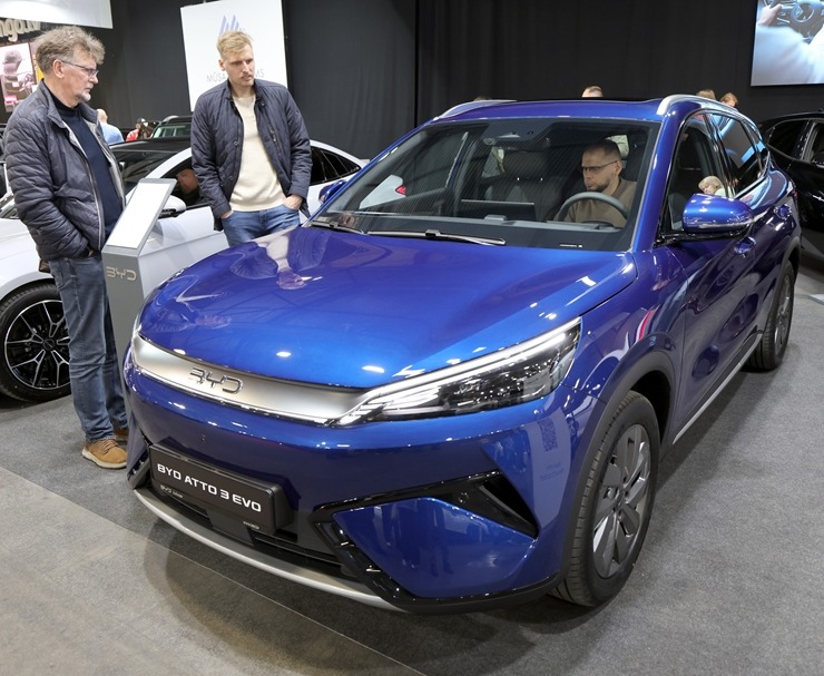 Ķīpsalā pulcējas auto fani uz starptautisko autoindustrijas izstādi 2026 390426