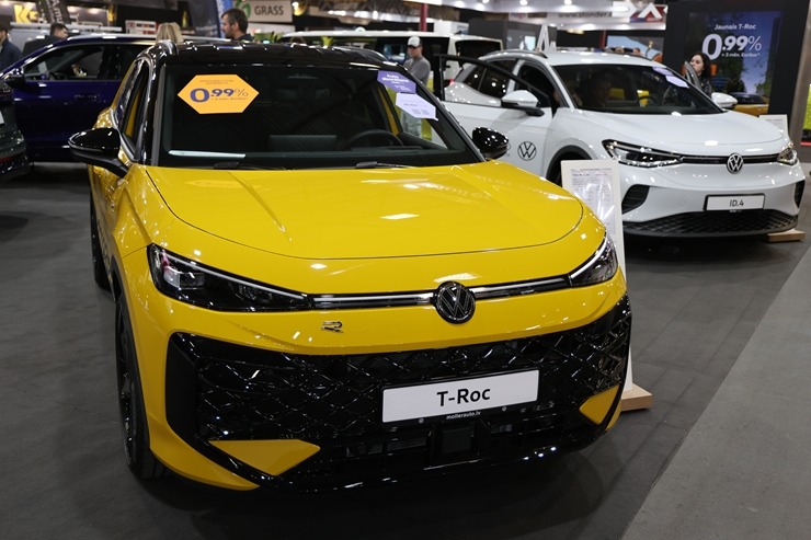 Ķīpsalā pulcējas auto fani uz starptautisko autoindustrijas izstādi 2026 390429