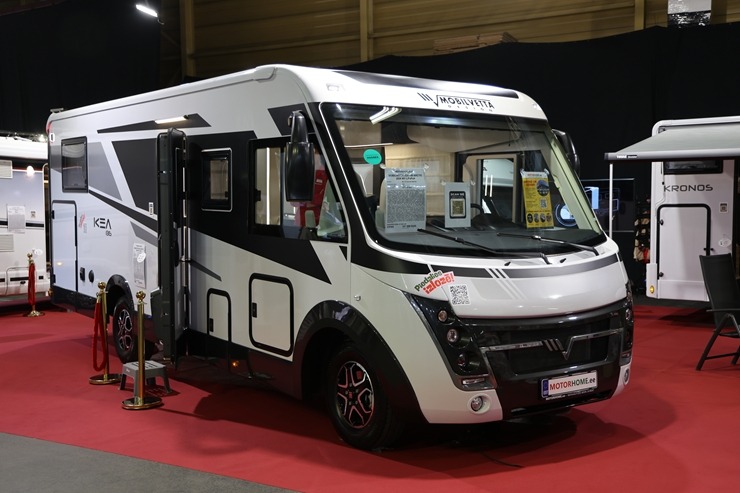 Ķīpsalā pulcējas auto fani uz starptautisko autoindustrijas izstādi 2026 390512