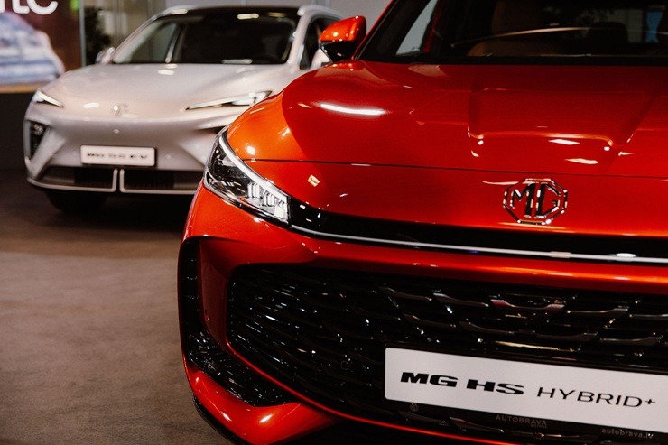 Autoizstādē Ķīpsalā prezentē «XPENG P7+» un MG jaunos modeļus 390578
