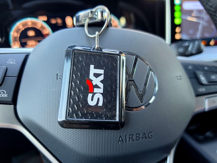 Sadarbībā ar auto nomu «SIXT Latvija» apceļojam Rīgu - VW Golf Variant no 24 eiro dienā 390691