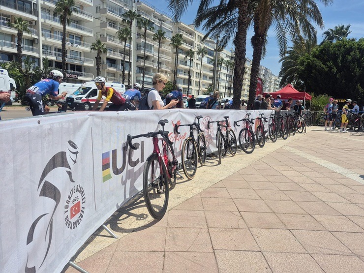 Travelnews.lv novēro  «Presidential Cycling Tour of Türkiye» aizkulises Antālijā 390944