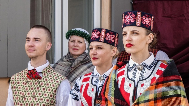 Ventspilī skaisti un latviski svin 4. maiju 391062