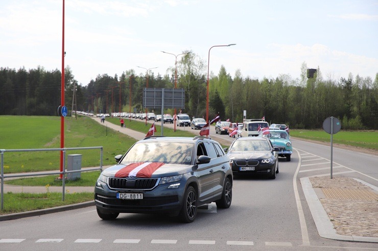 Jēkabpilieši dodas patriotiskā Karogu braucienā 391091