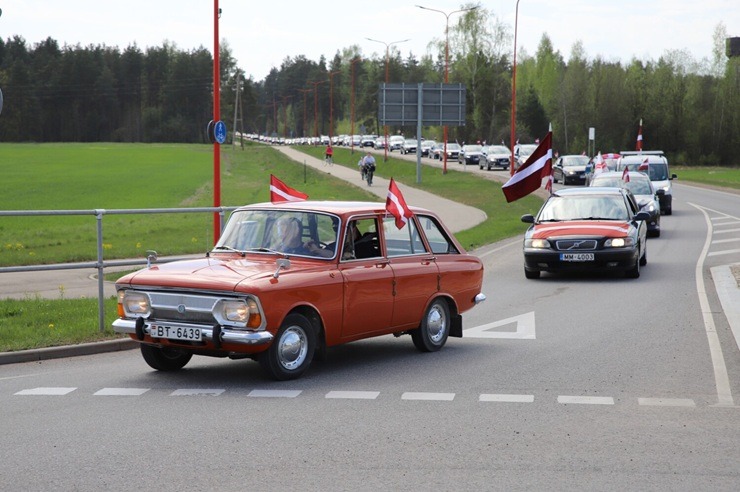 Jēkabpilieši dodas patriotiskā Karogu braucienā 391093