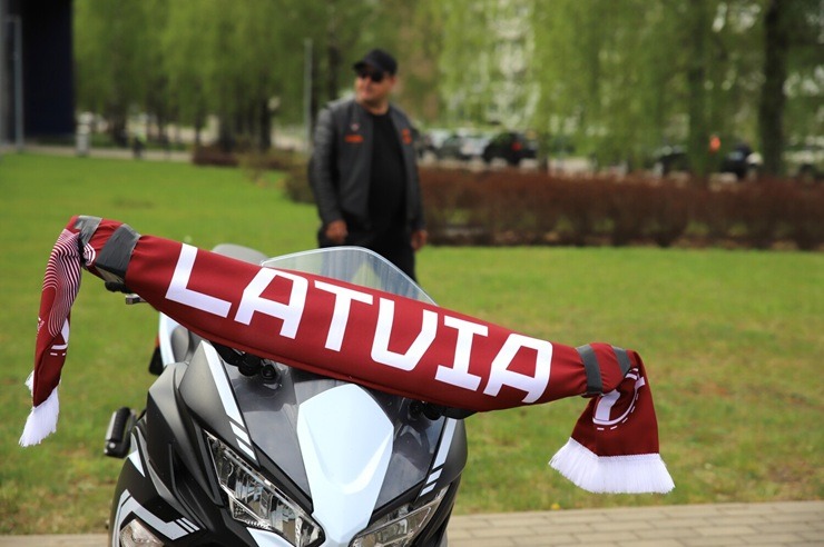Jēkabpilieši dodas patriotiskā Karogu braucienā 391076