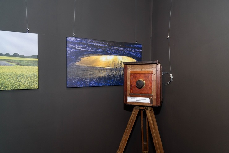 Preiļu «Pliča sātā» ir skatāma apjomīga fotoaparātu izstāde ar stāstu par fotogrāfijas vēsturi. Foto: Visitpreili.lv 391448