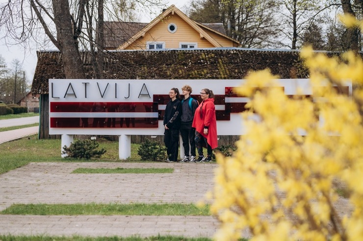 Gids Jānis Zariņš piedāvā izzinošu pārgājienu «Ainažiem–100». Foto: Lauma Dūmiņa (Foto feja) 391484