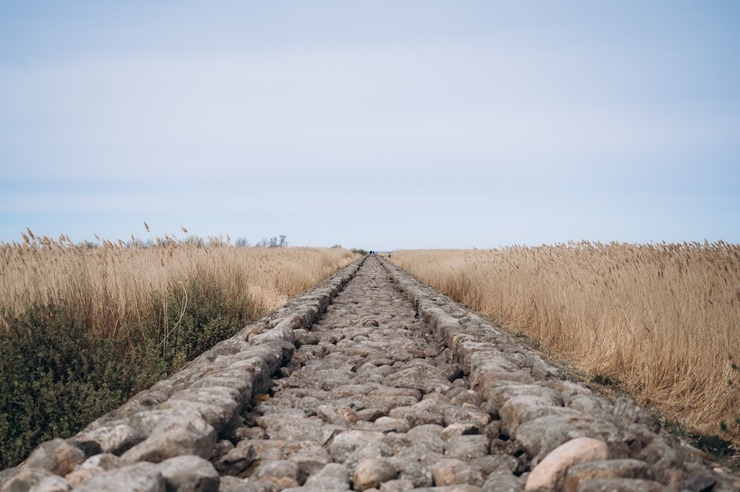 Gids Jānis Zariņš piedāvā izzinošu pārgājienu «Ainažiem–100». Foto: Lauma Dūmiņa (Foto feja) 391468