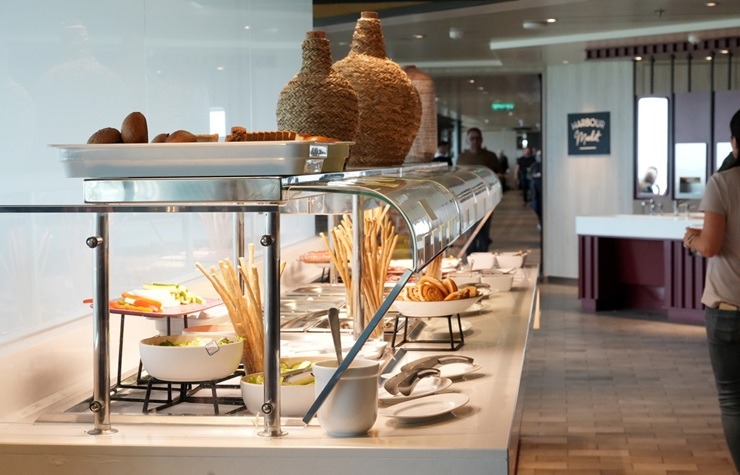 Rīgas ostā sagaida 333 metru garo «Mein Schiff Relax» – lielāko kruīza kuģi ostas vēsturē 391923