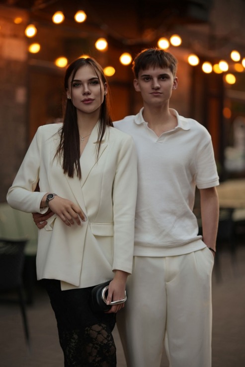 Rīgas kafejnīca «Innocent» kopā ar skaistumkopšanas salonu atzīmē vasaras sezonas atklāšanu «White and Shine» stilā. Foto: Alise Priekule 392096