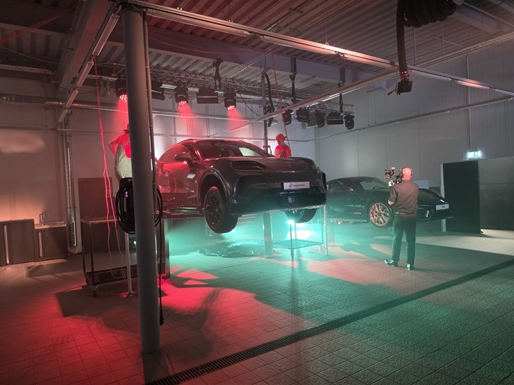Pārdaugavā tiek atklāts jaunais «Porsche centrs Lidosta» 392386
