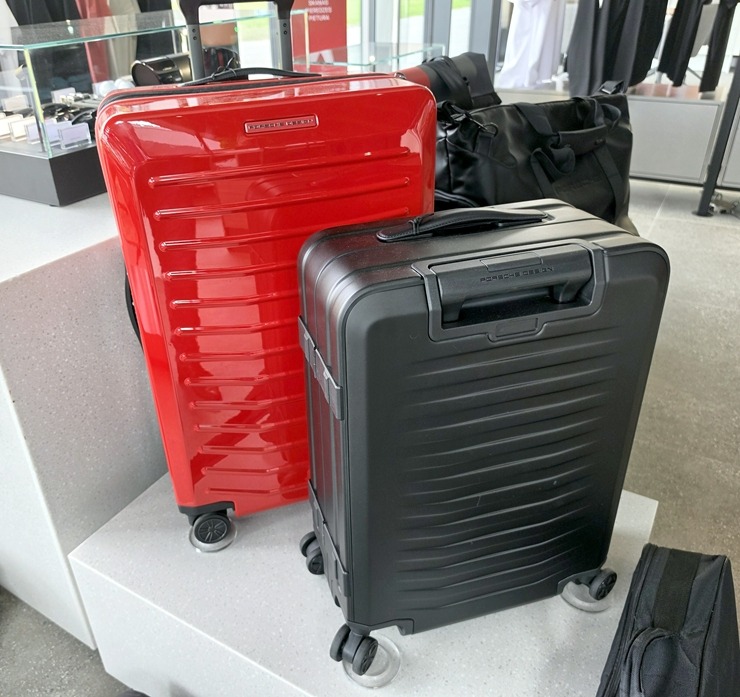 Pārdaugavā tiek atklāts jaunais «Porsche centrs Lidosta» 392405