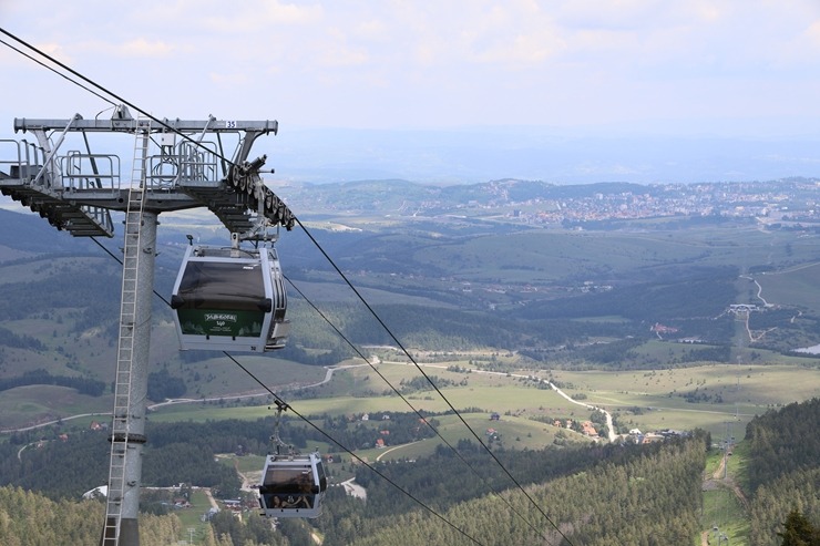 Sadarbībā ar «airBaltic» braucam ar Zlatibor gaisa trošu vagoniņu «Gold Gondola» 9 km garumā 393238