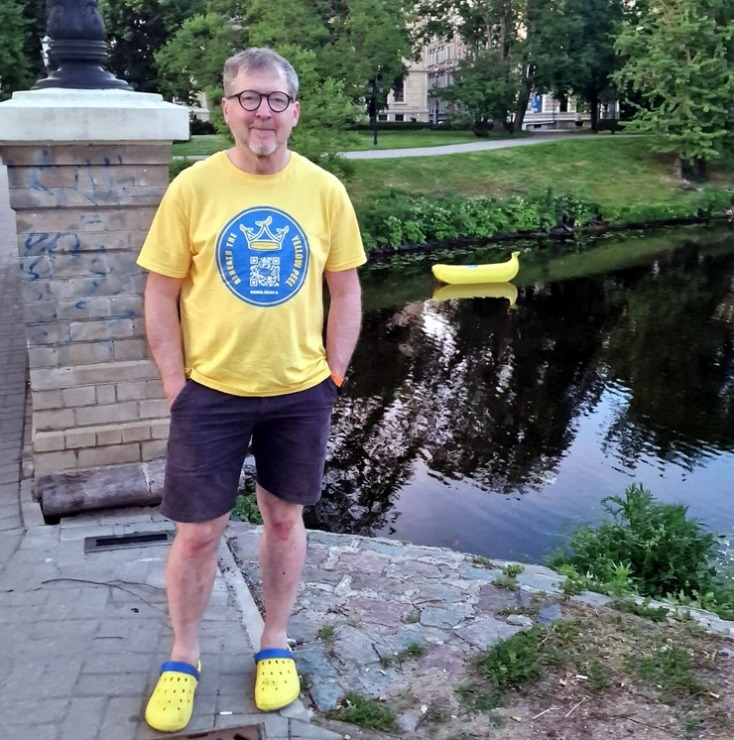 Pie Latvijas Nacionālās operas līdz 30.06. tūristus piesaista vides instalācija «Zem dzeltenās mizas». Foto: Mārtiņš Strubergs 394290
