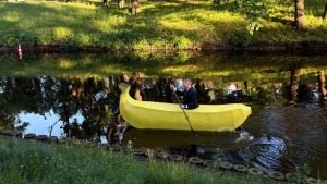 Pie Latvijas Nacionālās operas līdz 30.06. tūristus piesaista vides instalācija «Zem dzeltenās mizas». Foto: Mārtiņš Strubergs 13