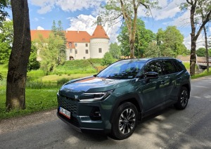 Sadarbībā ar «SIXT Latvia» un «Toyota RAV4» (no 30 eiro dienā) ceļojam uz Jaunpils pili 2